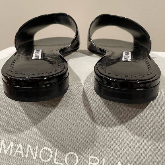 Manolo Blahnik Patent Black Flat Slide Sandals Leather HOURAMU 38 NEW $775 - Picture 6 of 16